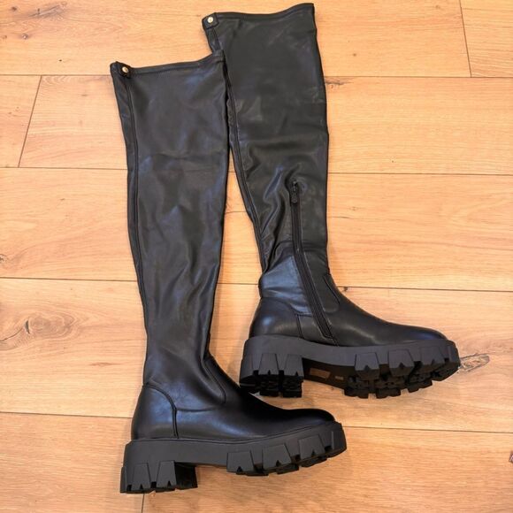 Eureva Faux Leather Boot
AZALEA WANG - Picture 4 of 10